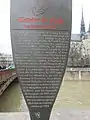 Infostele zur Seineschifffahrt nahe der Brücke