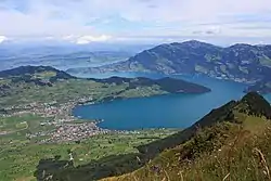 Blick vom Buochserhorn zum Ziel im Tal nahe dem Vierwaldstättersee.