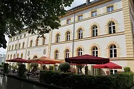 Außenbereich des Gastronomie-Betriebs
