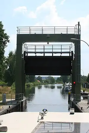 Schleuse Parchim, Tor zum Oberwasser geöffnet