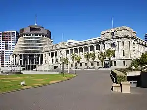 V. l. n. r.: Bowen House, Beehive, Parliament House