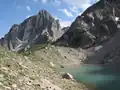 Blick vom Parzinnsee (rechts angeschnitten) nach Süden zur Parzinnspitze (linke Bildhälfte)
