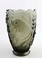 Topasgraue Vase mit Fisch (1935)