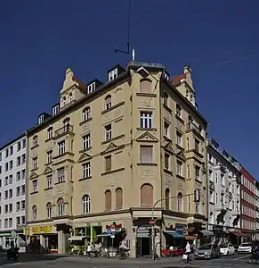 WESTTypisches westdeutsches Gründerzeitviertel:Mischung aus Nachkriegs- und Gründerzeithäusern mit vielen Eingriffen in die historische Substanz.München-Ludwigsvorstadt, 2014