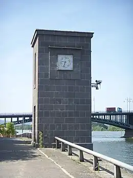 Pegel Mainz am Rhein mit Pegeluhr