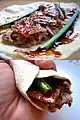 Wrap in Fladenbrot mit Frühlingszwiebel