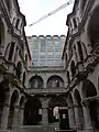 Südfassade mit Blick zum Vorderhaus im Juli 2018