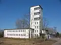 Nachrichtenmittel­versuchskommando (ehem. Versuchs­turm) in Pelzerhaken; bis 2009 Einbau von Wohnungen