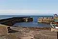 Der Hafen von Pennan bei Ebbe