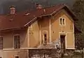Personalwohngebäude der Salzkammergutbahn im Abzweigbahnhof Stainach-Irdning, Baustil: Historismus (1980)