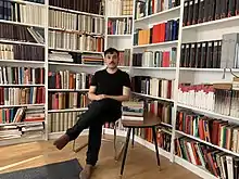 Peter Schadt in seiner ehemaligen Wohnung
