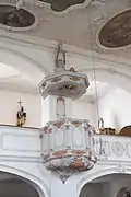 Nördliche Seitenempore und Kanzel