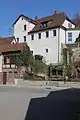 Altes Pfarrhaus, von der Ilsfelder Straße aus gesehen