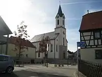 Katholische Pfarrkirche St. Bartholomäus (mit Dorfplatz), 2013