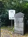 Hier ist eine Informationstafel