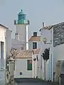 Der im Ort stehende Phare des Mariés ist nicht mehr aktiv.