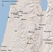 Eine Karte des Jesreel-Tals und der näheren Umgebung. Man sieht besonders im Westen des Tals eine Konzentration von Orten, in denen größere Mengen philistäischer Keramik gefunden wurde. Oft nimmt man auch Bet Scheʾan im Westen als philistäisch an; auch transjordanisch sind noch drei Orte abgebildet, von denen z.&nbsp;B. Fischer ähnliches annimmt.