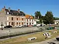 Schleuse in der kanalisierten Somme