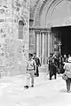 Zwei Kawassen beim Verlassen der Jerusalemer Grabeskirche (1984)