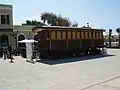 Nachbau eines historischen Wagens im Bahnhof Jaffa