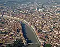 Luftbild von Pisa mit Blick auf den Arno