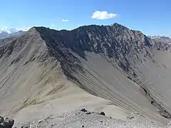 Piz Chaschauna (rechts) von Nordosten, links der Piz Trupchun, vorn die Fuorcla Trupchun.