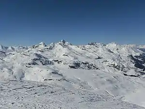 Blick zu Piz Platta, Piz Forbesch und Piz Arblatsch (v. l. n. r.).
