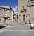 Großer Platz mit dem Eingang zur Michaeliskirche