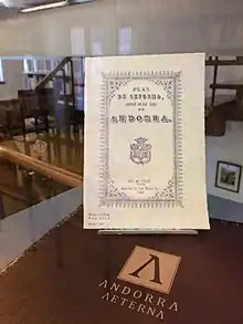 Eine Exemplar des Plans der „Neuen Reform“ (Nova Reforma) von Andorra in einer Vitrine.