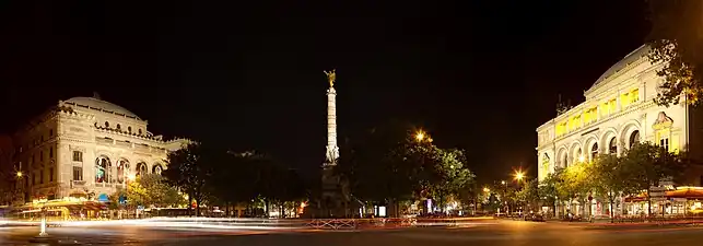 Place du Châtelet und (von links nach rechts): dem Théâtre du Châtelet, der Fontaine du Palmier und dem Théâtre de la Ville