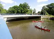 Über die Plagwitzer Brücke führt die Karl-Heine-Straße