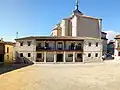 Colmenar de Oreja, Spanien – Lagerhaus (pósito) hinter der Kirche
