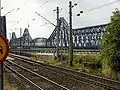 Sicht auf die alte und neue Eisenbahnbrücke