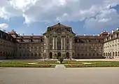 Der Blick auf das Schloss, aufgenommen im Innenhof