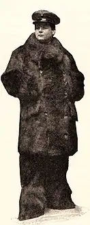 „Paletot und Hosendecke aus russischem Fohlen“ (ca. 1901)
