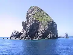 Faraglioni della Madonna, Faraglioni di Calzo u.&nbsp;a. vor der Insel Ponza (⊙40.89428712.972369)