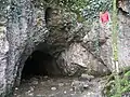 Eingang zum Höhlenschlund „Saut pucelle“ (Jungfrauen-Sprung)