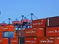 Container der Hamburg-Süd auf dem TECON Containerterminal