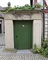Portal aus Gnodstädter Sandstein mit Sturz aus 1820