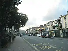 Die Hauptstraße (High Street / Stryd Faur) am Abend