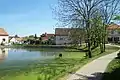 Teich im alten Dorfzentrum