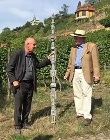 Stele „Drei Herren“, Rainer Beck mit Osmar Osten.