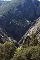 Abgrund unterhalb der Staumauer