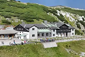 Südostansicht des Berghauses Hochschneeberg