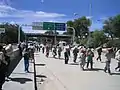 Menschen transportieren Waren von Argentinien nach Bolivien.