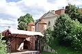 Eine Bühne verdeckt die Arkadenauffahrt zum vorderen Schlosseingang