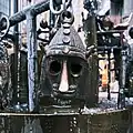 Gesicht eines Mannes ohne Augen und nordischem Helm