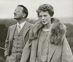 Fuchskragen, Amelia Earhart (1937)