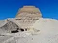 Platz vor dem Eingang zum Pyramidentempel