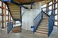 Treppen zur verglasten Plattform (Skybox) des neuen Aussichtsturms